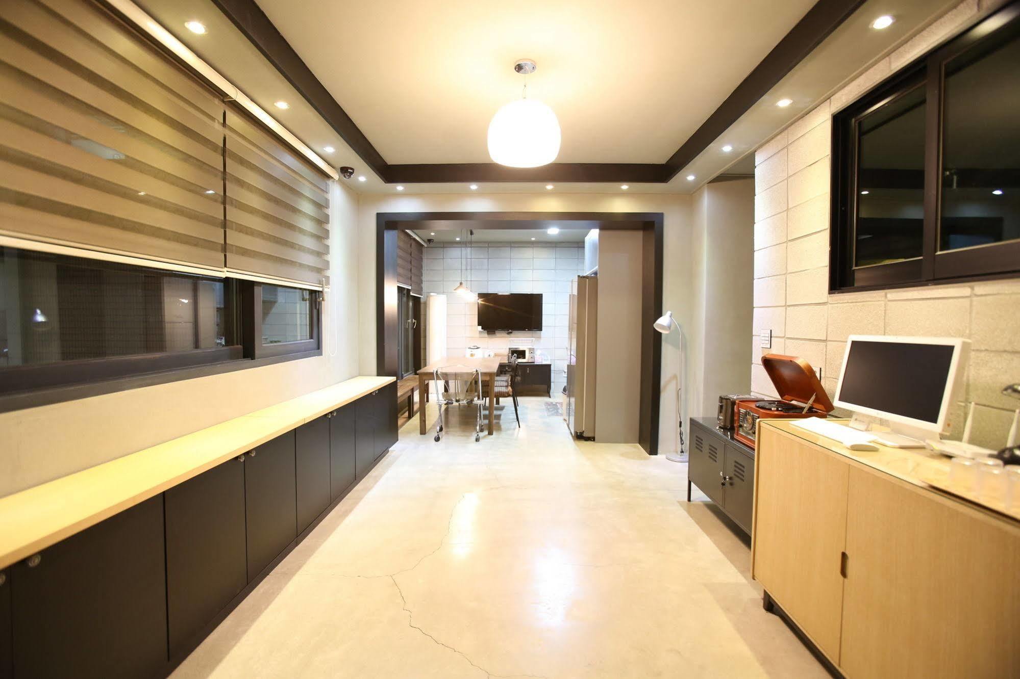 24 Guesthouse Garosugil - Gangnam Seoul Exterior photo